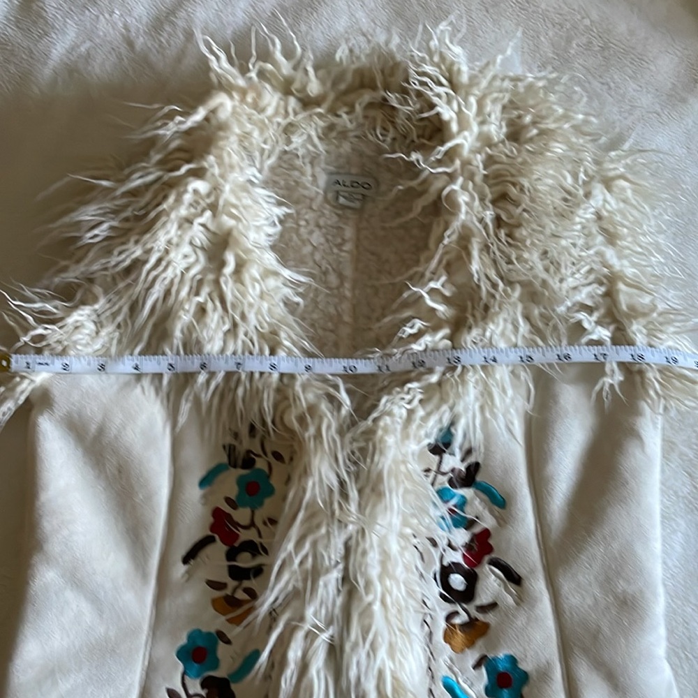 Vest - Picture 2 of 13